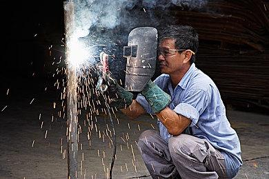 《水烟水雾》PC试玩发布 浪漫恋爱冒险店铺经营